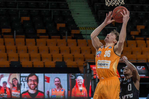 同时已经具 同时已经具