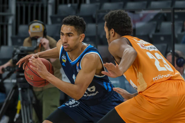 的重要纽带 的重要纽带